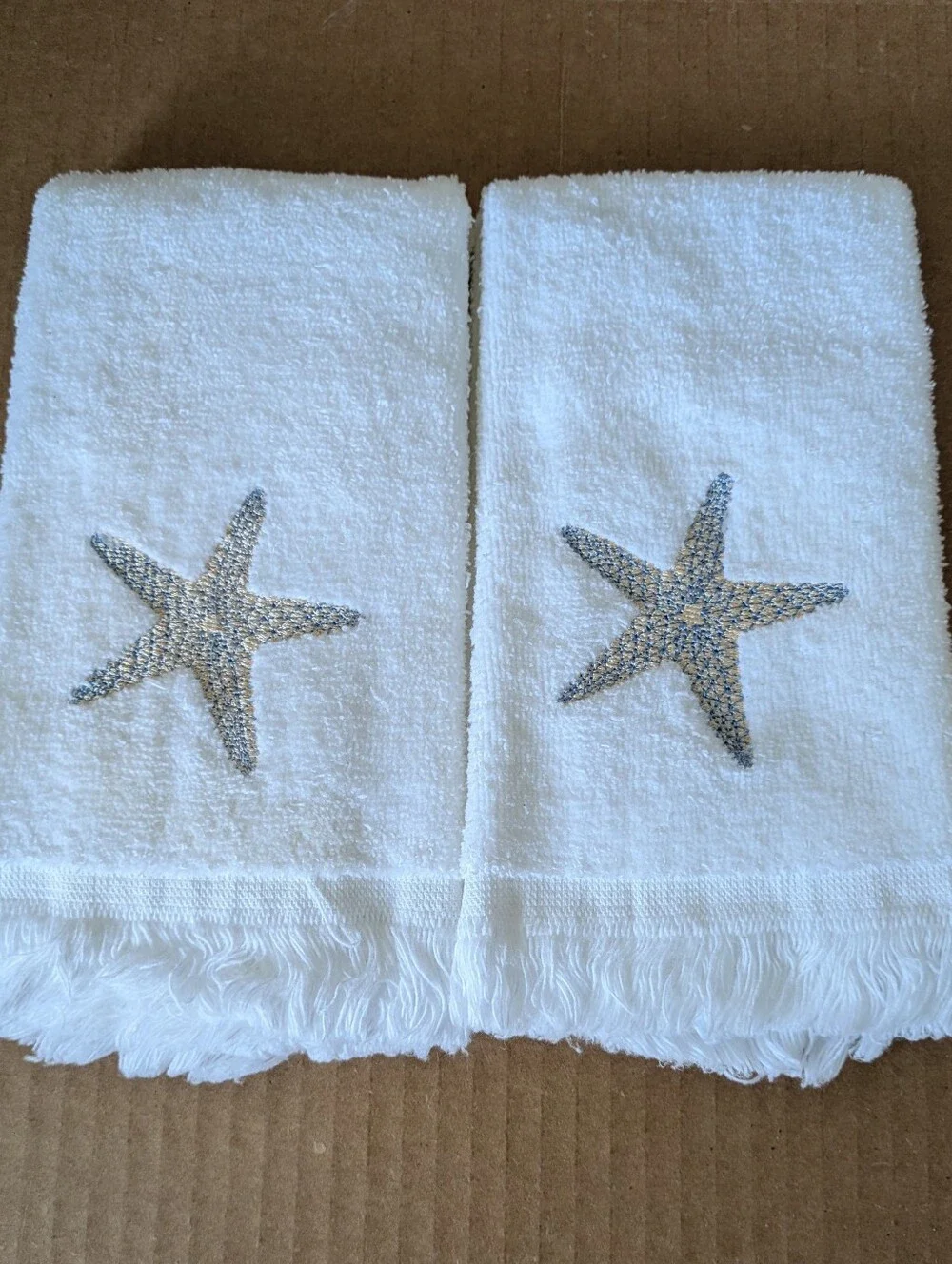 Avanti Towels White Hand Towels with Multicolored Starfish Embroidery Set of 2